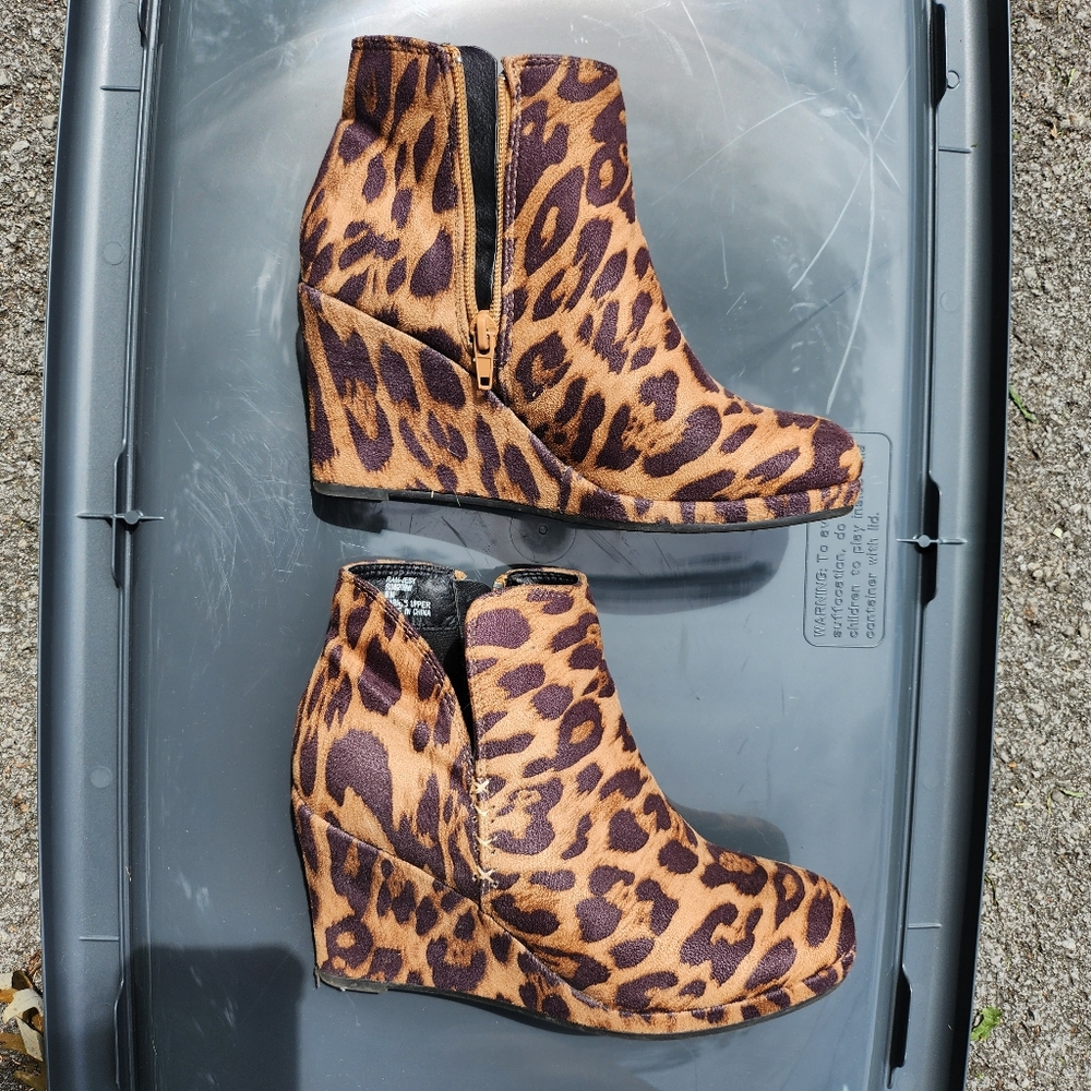 Rampage leopard print wedge booties women's 6